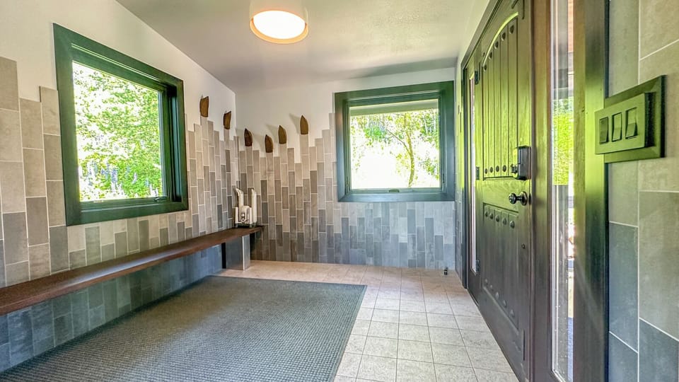 Enter the home into this unique ski-inspired entryway.