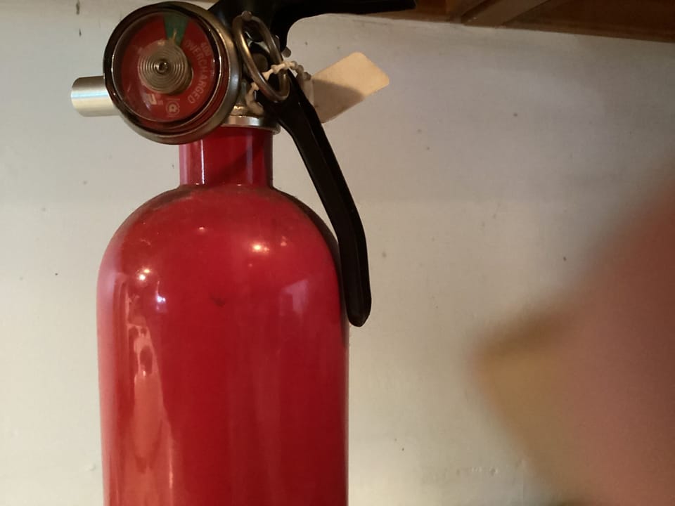 Safety fire extinguisher