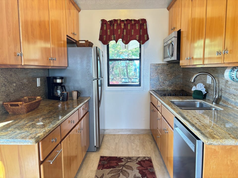 Makani A Kai B1- Kitchen