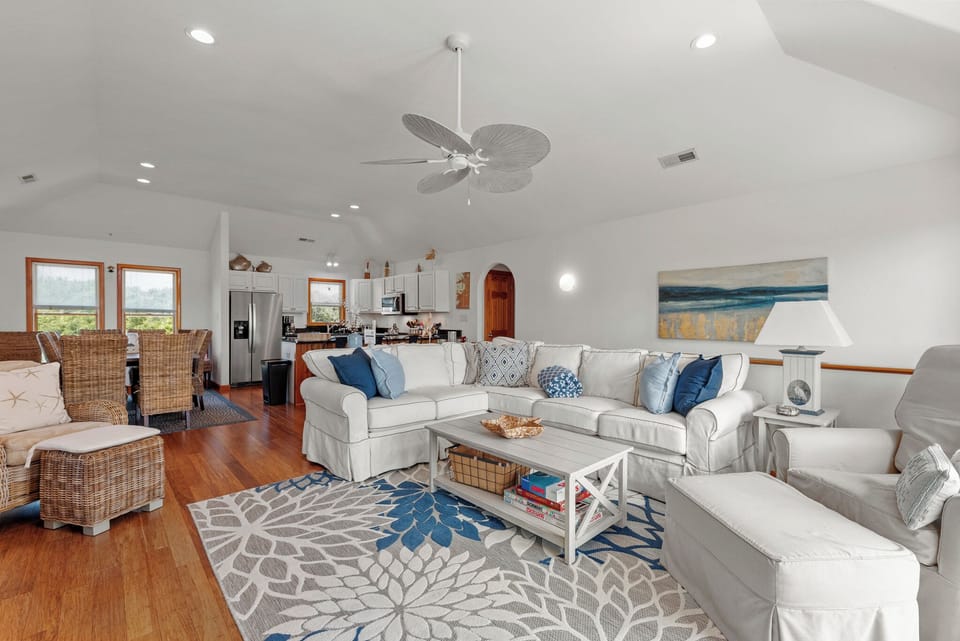 WH5991: Stella Marina | Top Level Living Area
