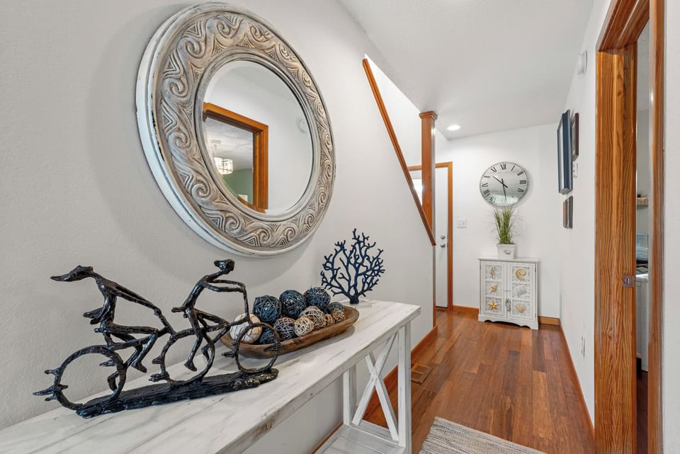 WH5991: Stella Marina | Mid Level Foyer