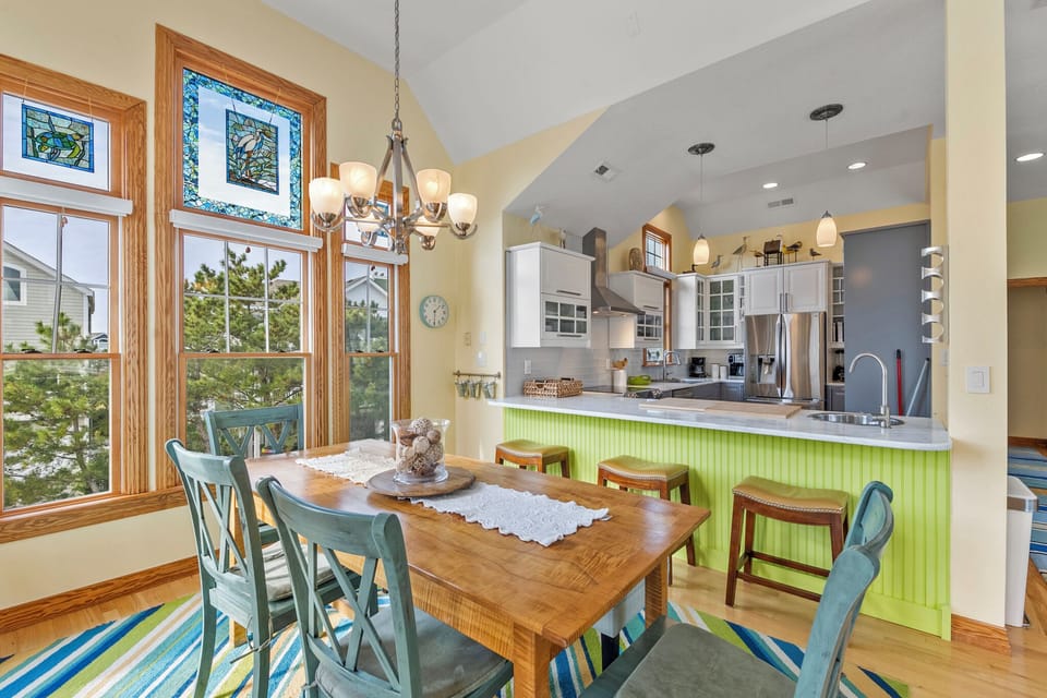 BU20: Ocean Jewel | Top Level Dining Area