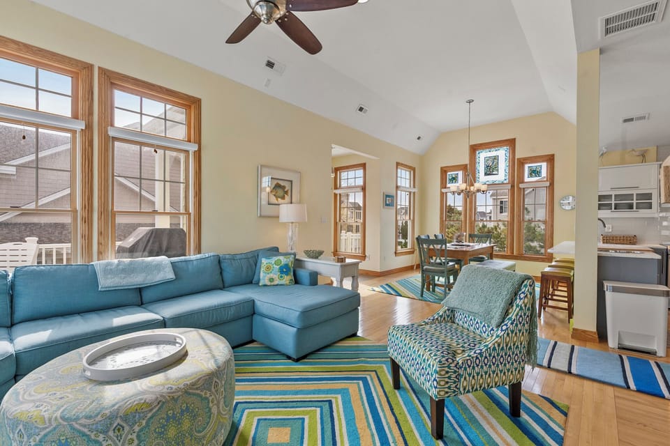 BU20: Ocean Jewel | Top Level Living Area