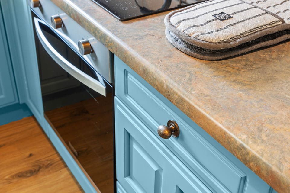 Full-size oven and hob