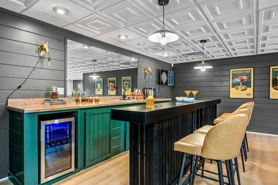 Private speakeasy: Savor local bourbon at the custom teal bar for evening toasts