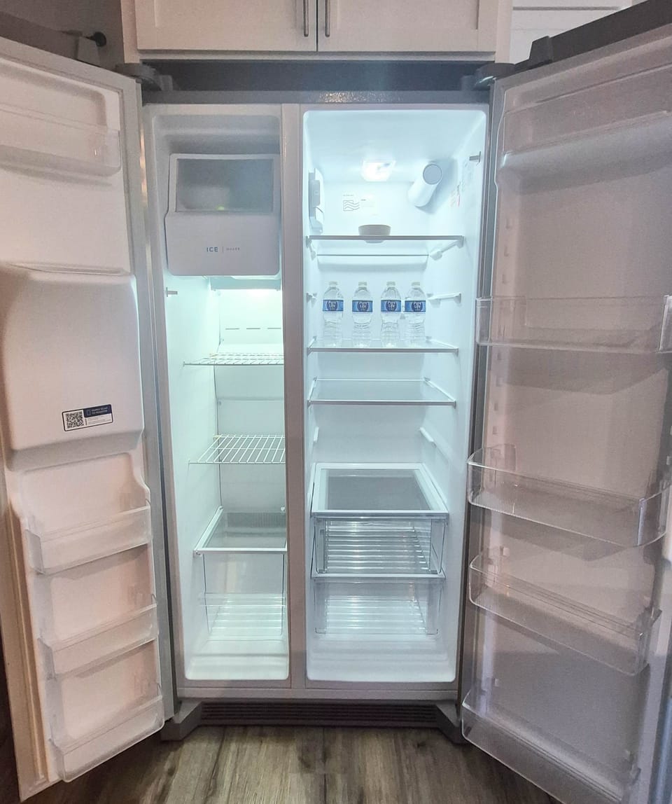 Full size Fridge  in the Kitchen