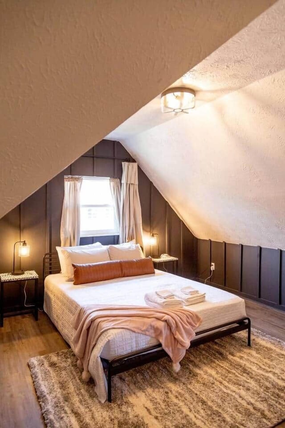 Calming Terracotta Chateau - Bedroom with comfy queen sized bed!