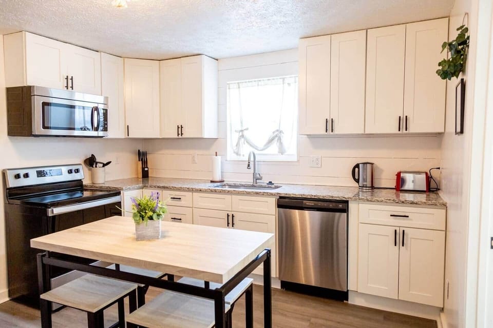 Sage Green Getaway - Light and airy kitchen with stainless steel appliances and granite counter tops.