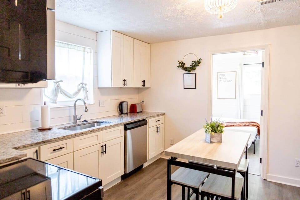 Sage Green Getaway - Adorable kitchen with shaker cabinets, stainless steel appliances and granite countertops!