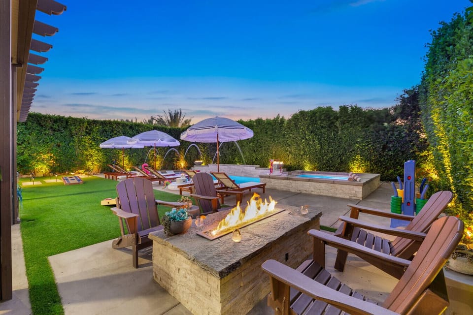 Cozy up by the fire and elevate your evening with drinks under the stars.