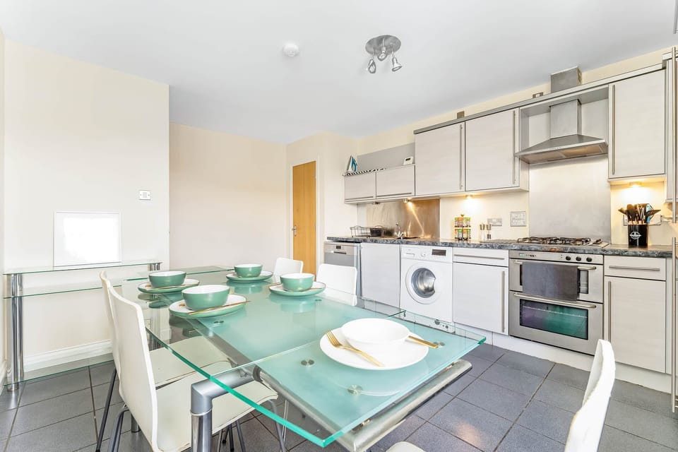 4Bed Finnieston SkyHigh Duplex (42)