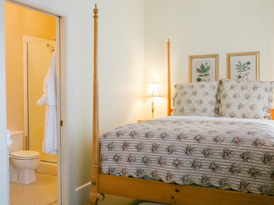Bath & Bedroom