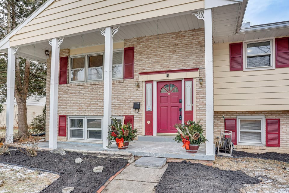 Property Exterior | Driveway (4 Vehicles) | No Garage Parking