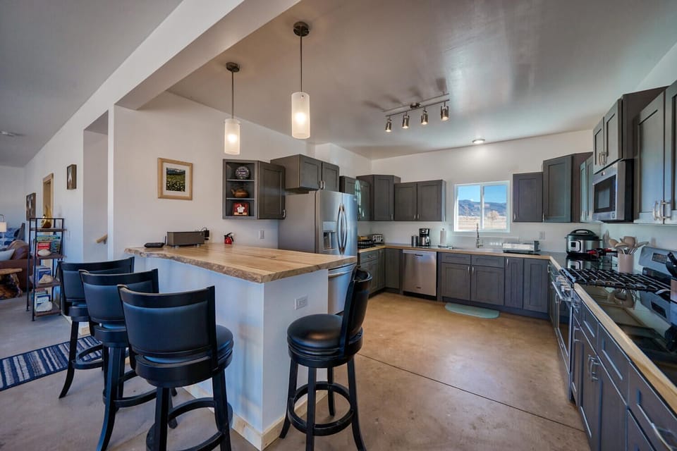 Spacious, fully equipped kitchen with island seating