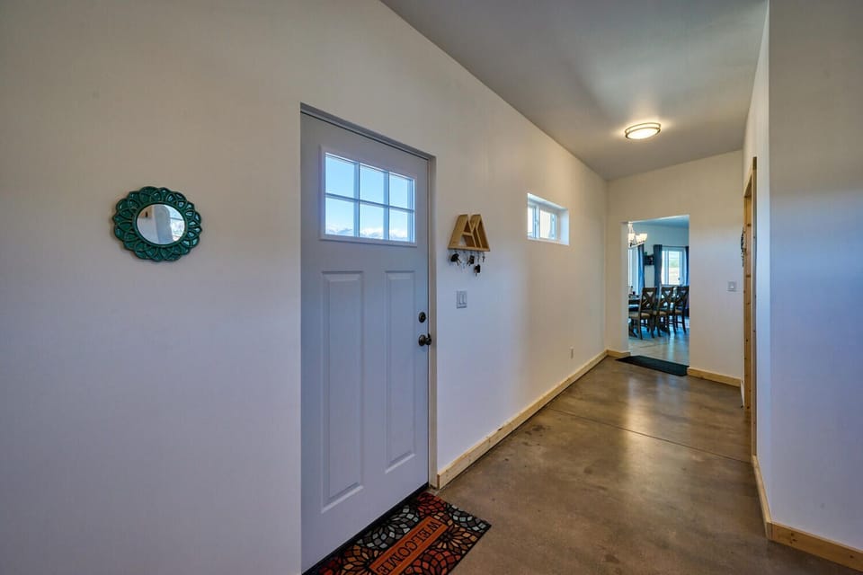 Interior breezeway linking the North and South Wings