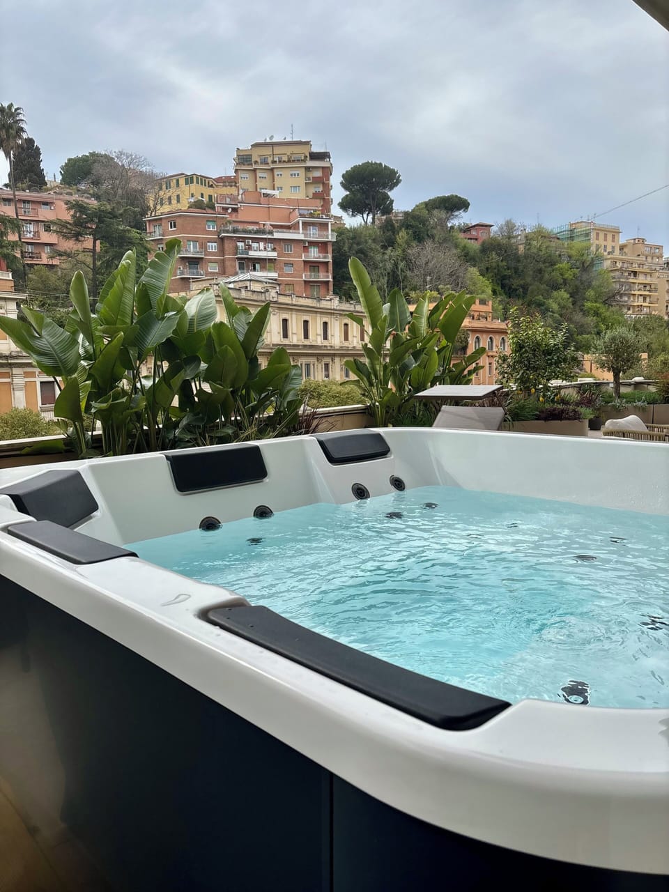 Outdoor spa tub