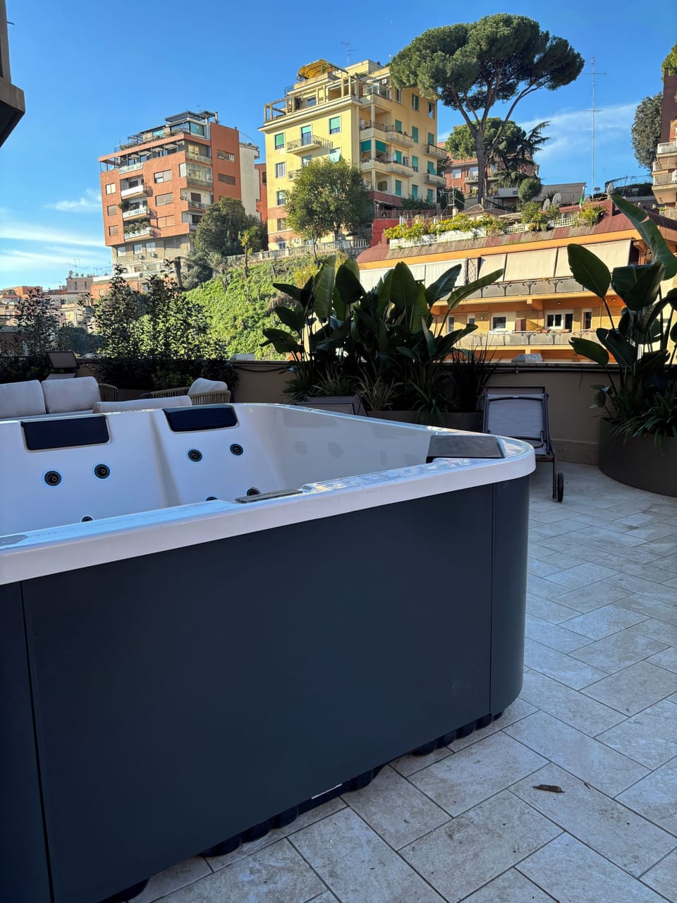 Outdoor spa tub