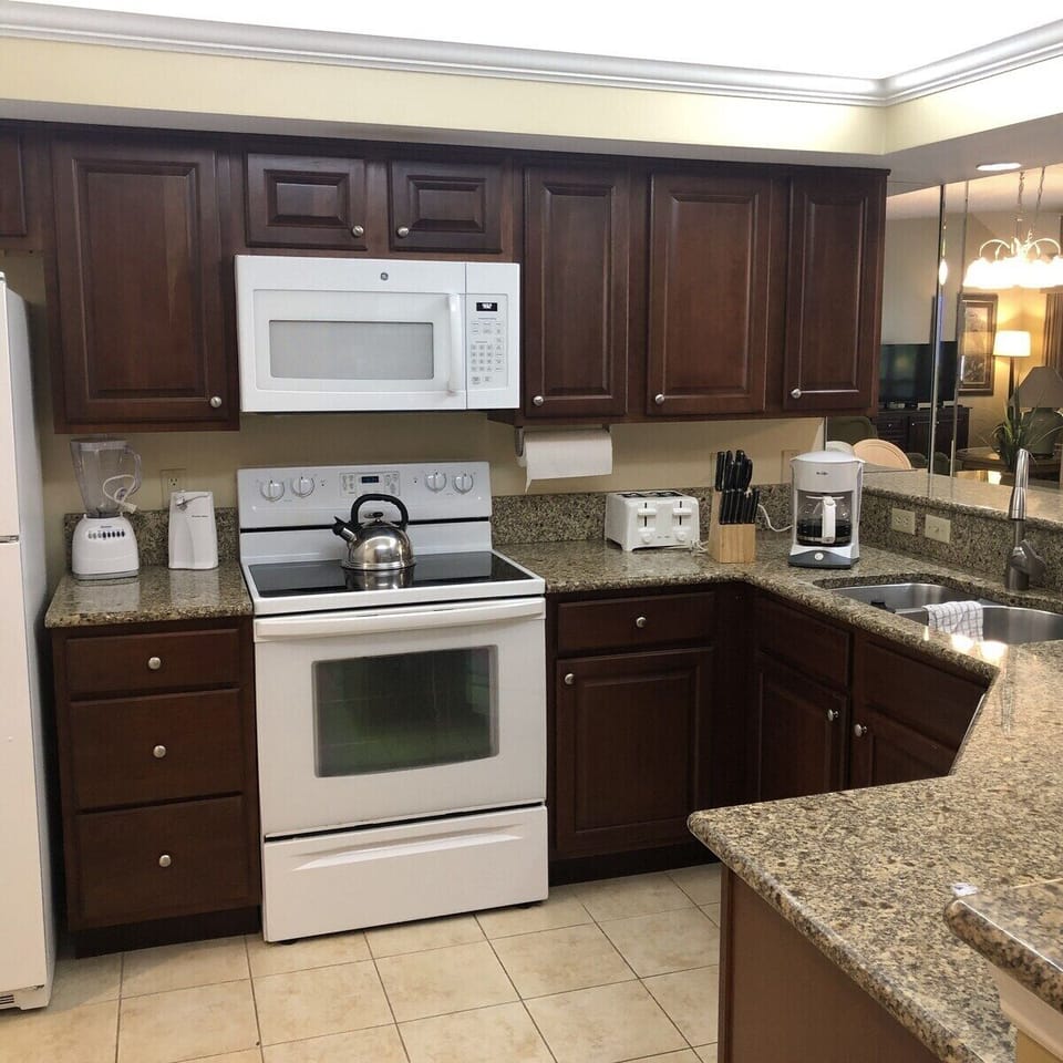 Fully-equipped kitchen