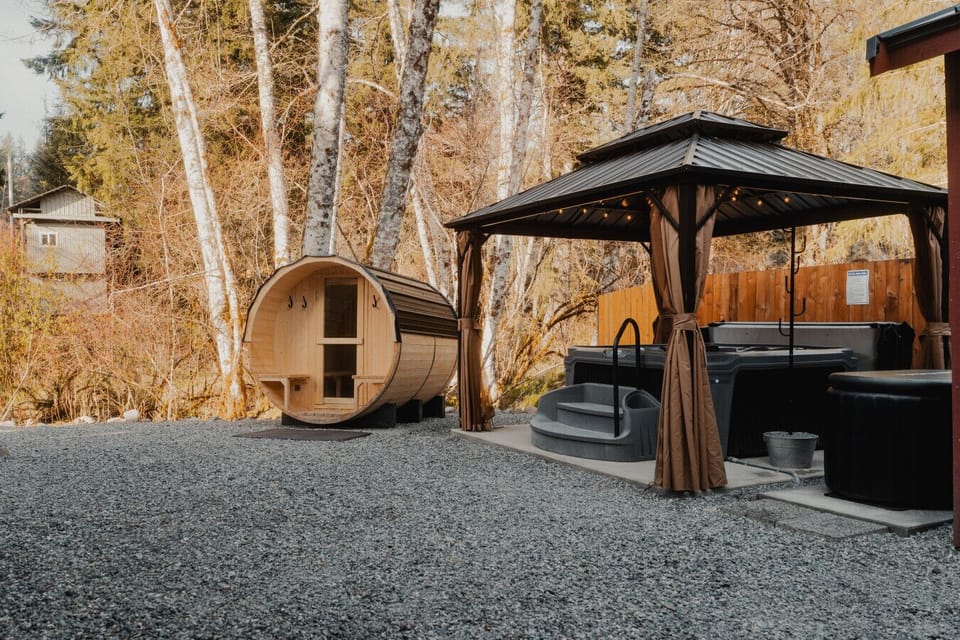 Sauna, Hot Tub, Cold Plunge & Gym - Your own wellness retreat!