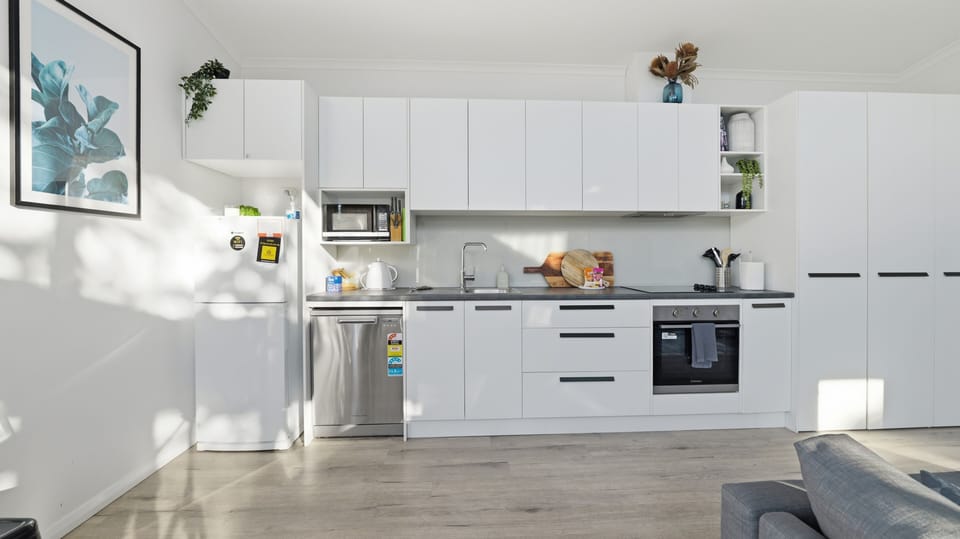 Fully equip Kitchen - ready for a 3 course meal - or a simple bowl of cereal and a cuppa ;)