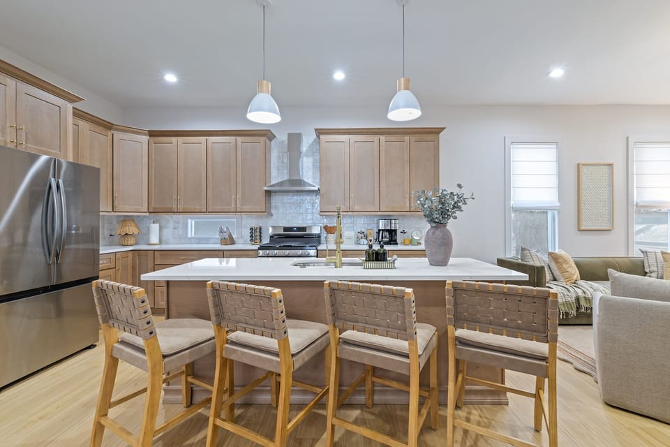 A fully equipped, modern kitchen with everything you need to cook. 