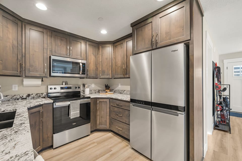 Victor Dreamweaver ~ fully stocked kitchen w/ dishwasher