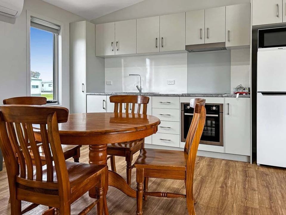 Furnished Kitchen and dining area