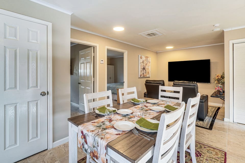 Dining Area | Dishware & Flatware