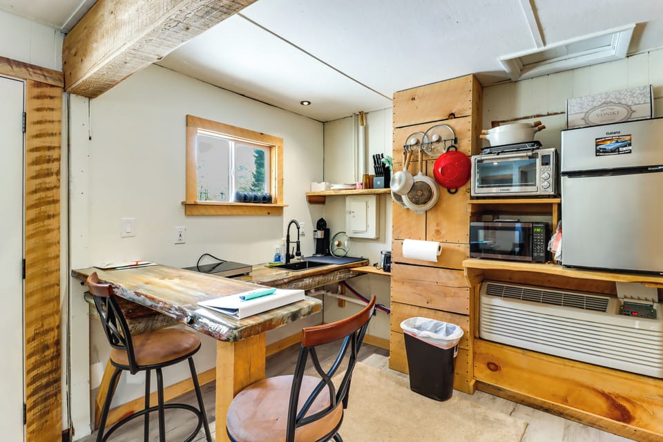 Kitchenette | Keurig Coffee Maker