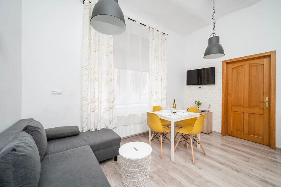 Łódź City Centre One Bedroom Apartment with Parking | Book Now With RENTUJEMY