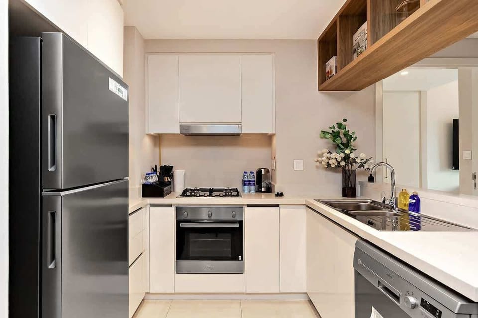 Whether you’re reheating or cooking from scratch, this kitchen has you covered with a gas stove, oven, microwave, toaster, and essential cookware.