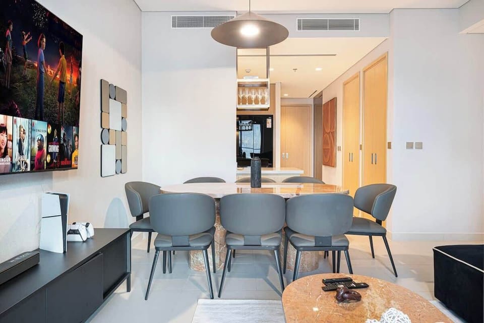 Elegant dining area with a large 8-seater table, perfect for family meals or group gatherings
