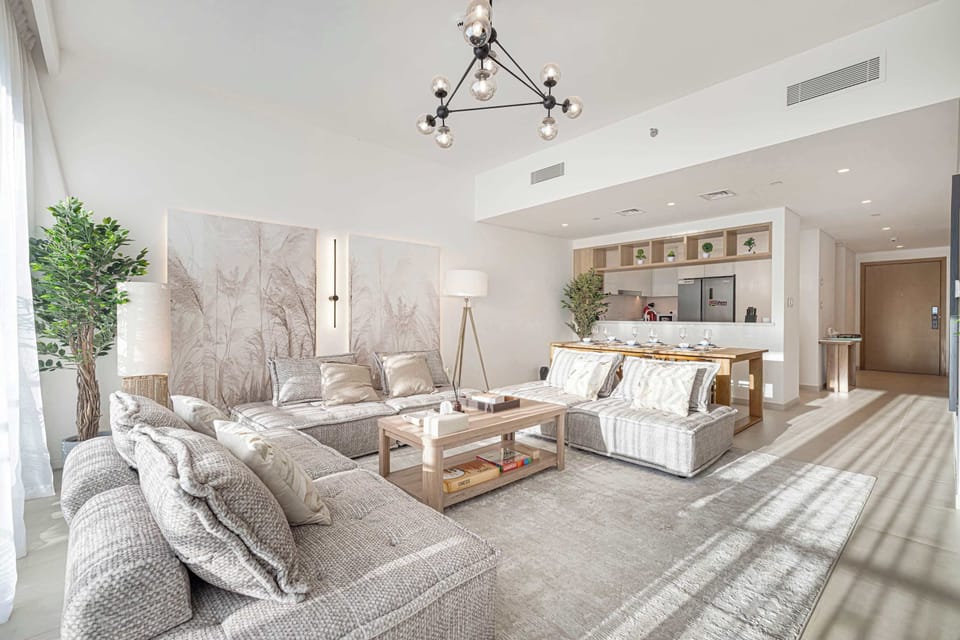 Family-friendly living room with plenty of room to relax and connect.