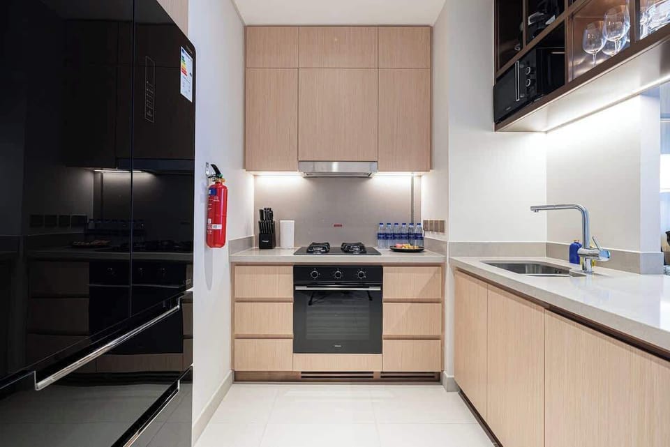 Start your day with a hot beverage from the kettle or toast fresh bread while soaking in the natural light