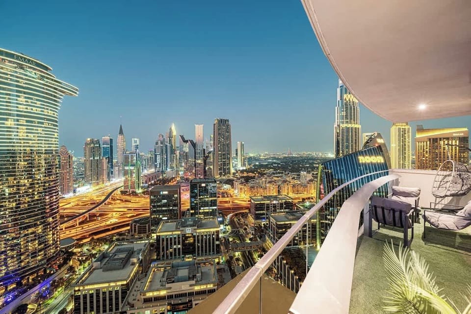 Step onto your own balcony and enjoy sweeping views of the Downtown skyline