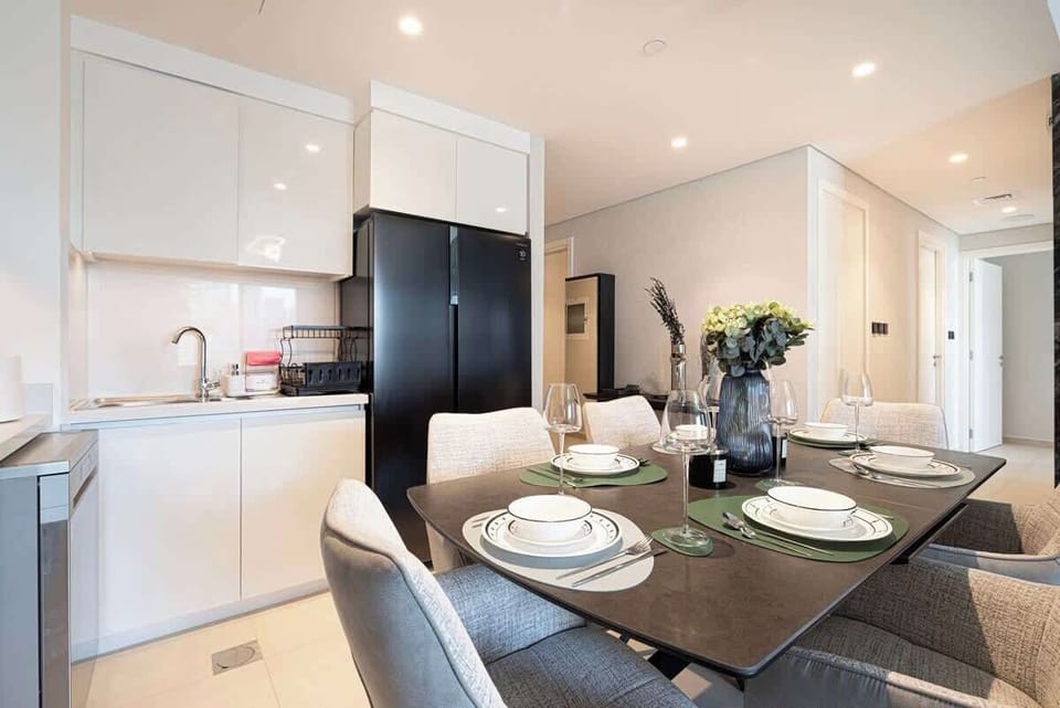 Bright dining area perfect for meals, with open views of the living room and a breathtaking cityscape through huge windows