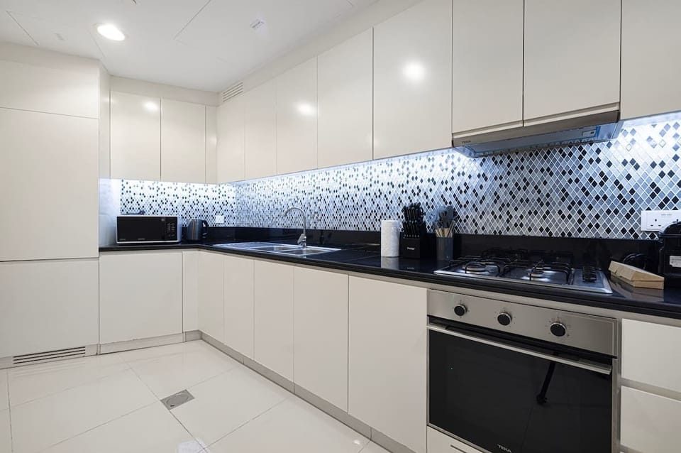 Fully equipped kitchen perfect for short or extended stays