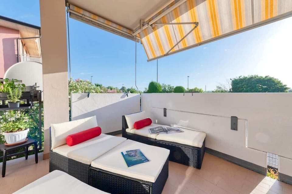 Area relax della terrazza dotate di chaise longue imbottite!