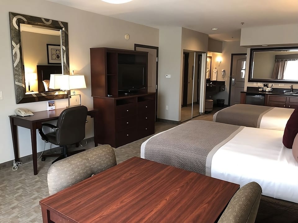 Spread out in a spacious double room with desk and seating.