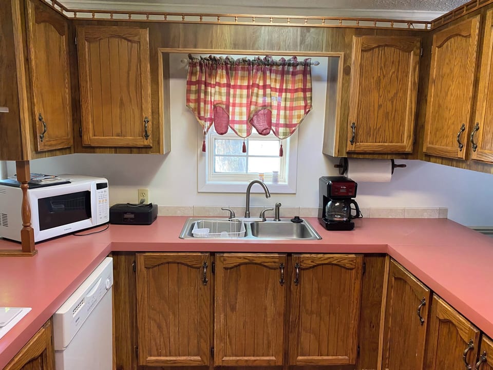 Kitchen
Brand new refridgerator installed 2023. 