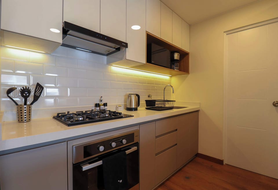 Fully equipped kitchen with modern appliances.