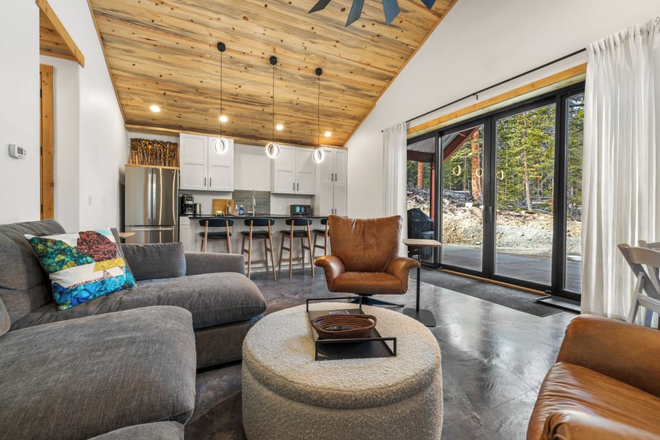 The Green Dragon is a newly built, family friendly, 3 bedroom/2 bathroom, "mountain modern" style home, located in Valley of the Sun