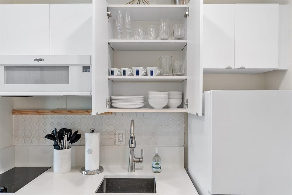 Kitchen amenities
