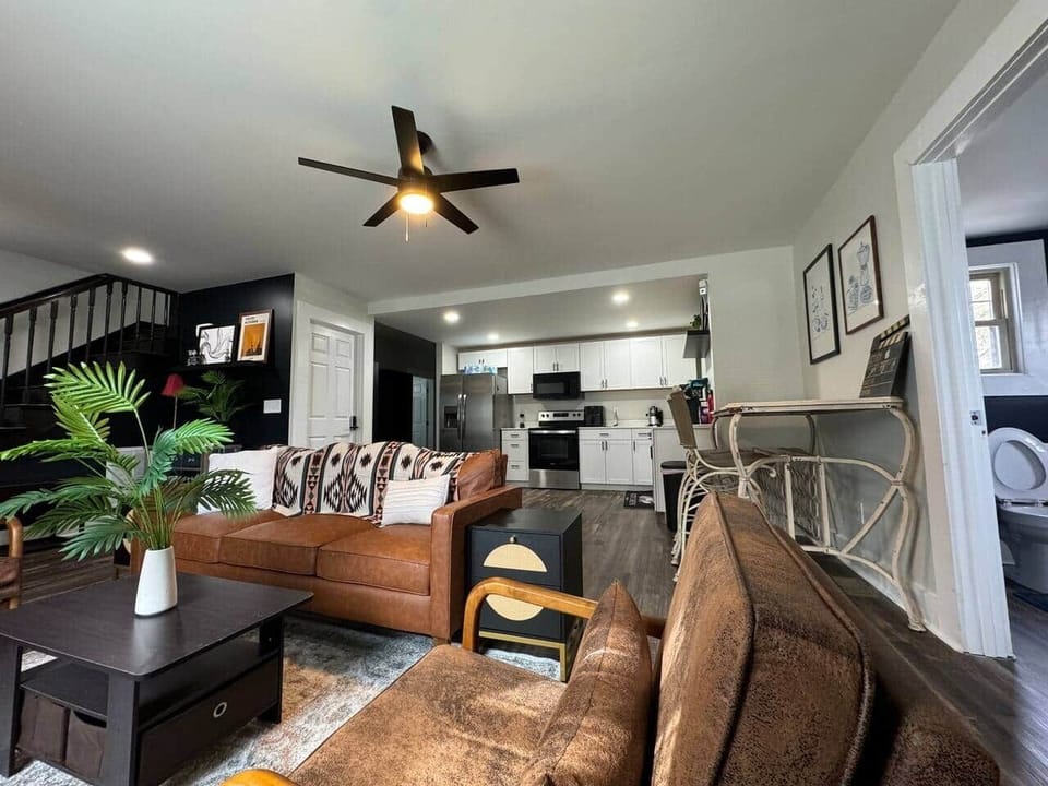 The living room features elegant decor, with tasteful artwork and stylish furniture that create a welcoming atmosphere for you and your guests.
