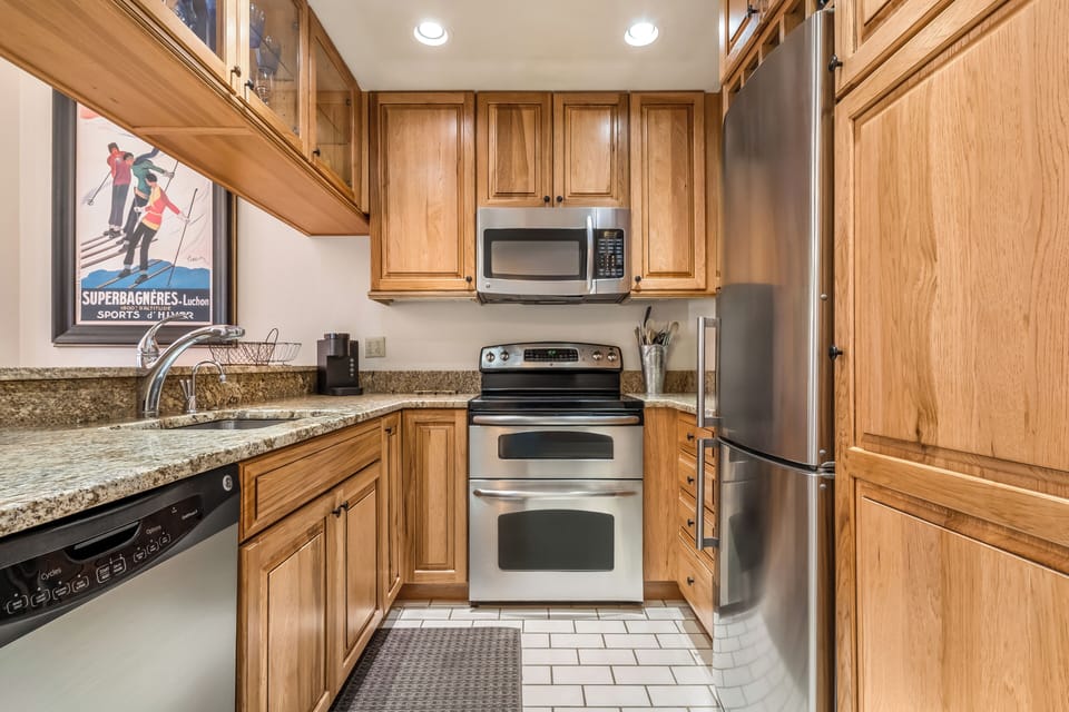 Full kitchen fro all your cooking needs!
