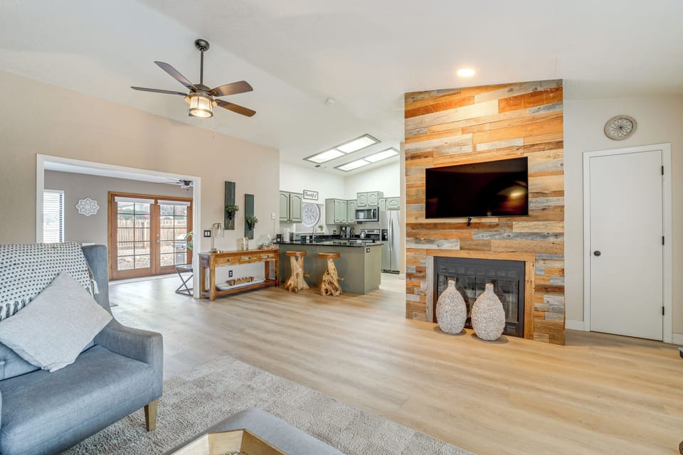 Living Room | Smart TV | Free WiFi