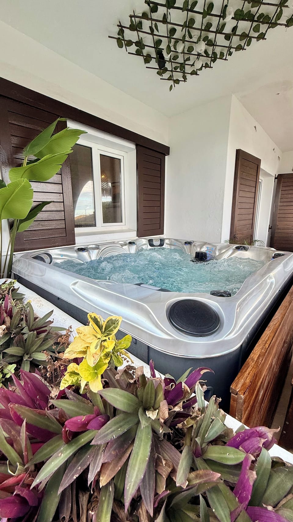 Outdoor spa tub