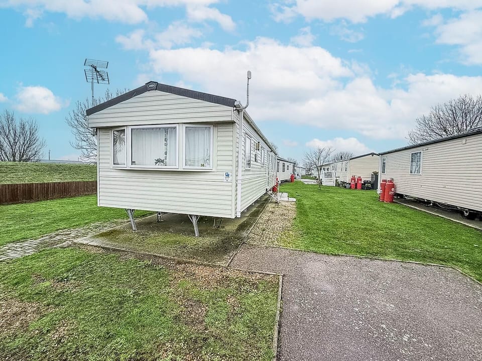 Located on the Martello side of the park this stunning caravan is perfectly located for days on the beach and exploring Martello Tower