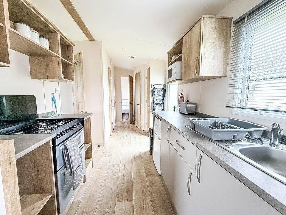 This bright kitchen hass all the untensils you will need to cook up a storm. Its the perfect place to brew a cuppa to enjoy whilst the sun rises outside.