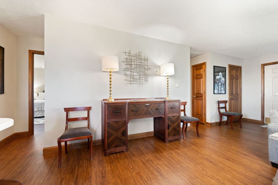 Living Room | Console Table | Hardwood Flooring & Wall Decor